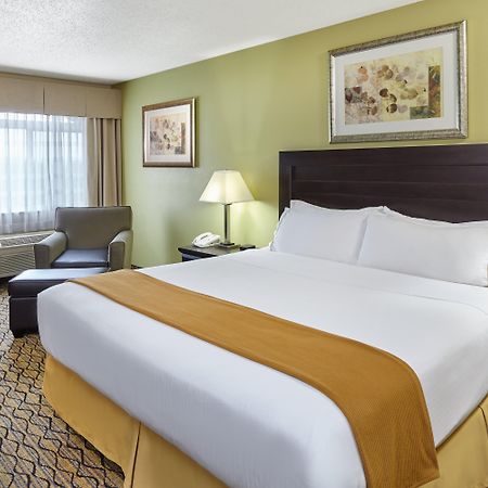 Holiday Inn Express & Suites Chicago-Libertyville By Ihg Екстериор снимка