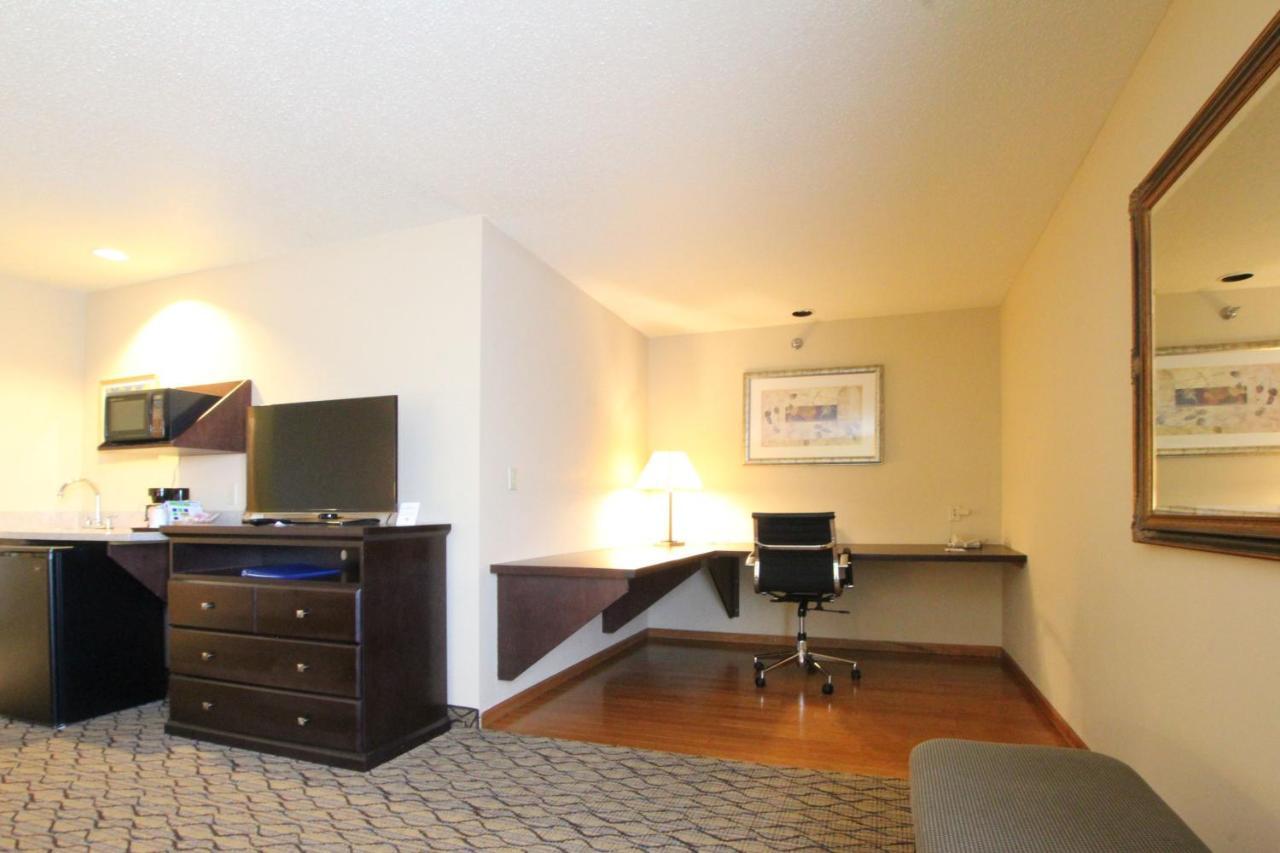 Holiday Inn Express & Suites Chicago-Libertyville By Ihg Стая снимка