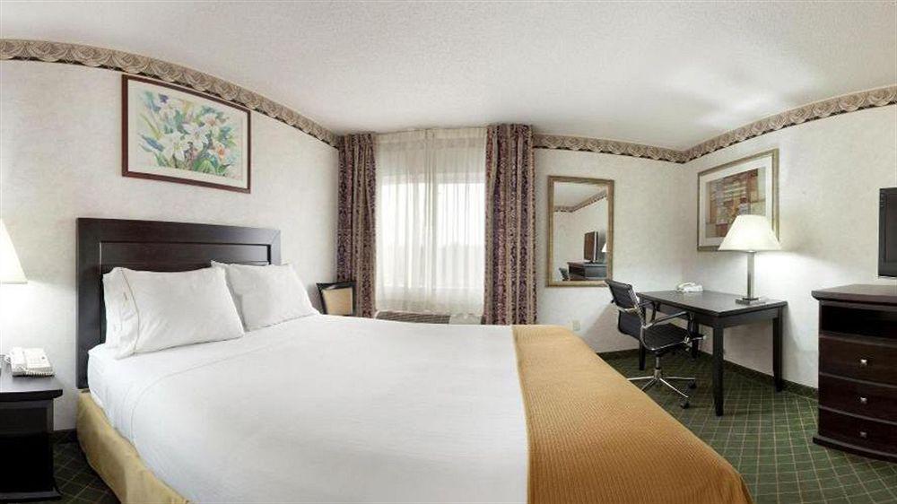 Holiday Inn Express & Suites Chicago-Libertyville By Ihg Екстериор снимка