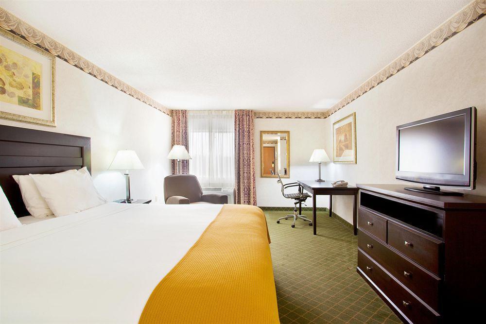 Holiday Inn Express & Suites Chicago-Libertyville By Ihg Екстериор снимка