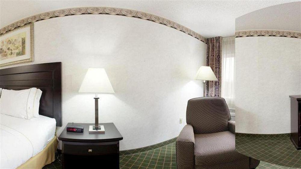 Holiday Inn Express & Suites Chicago-Libertyville By Ihg Екстериор снимка