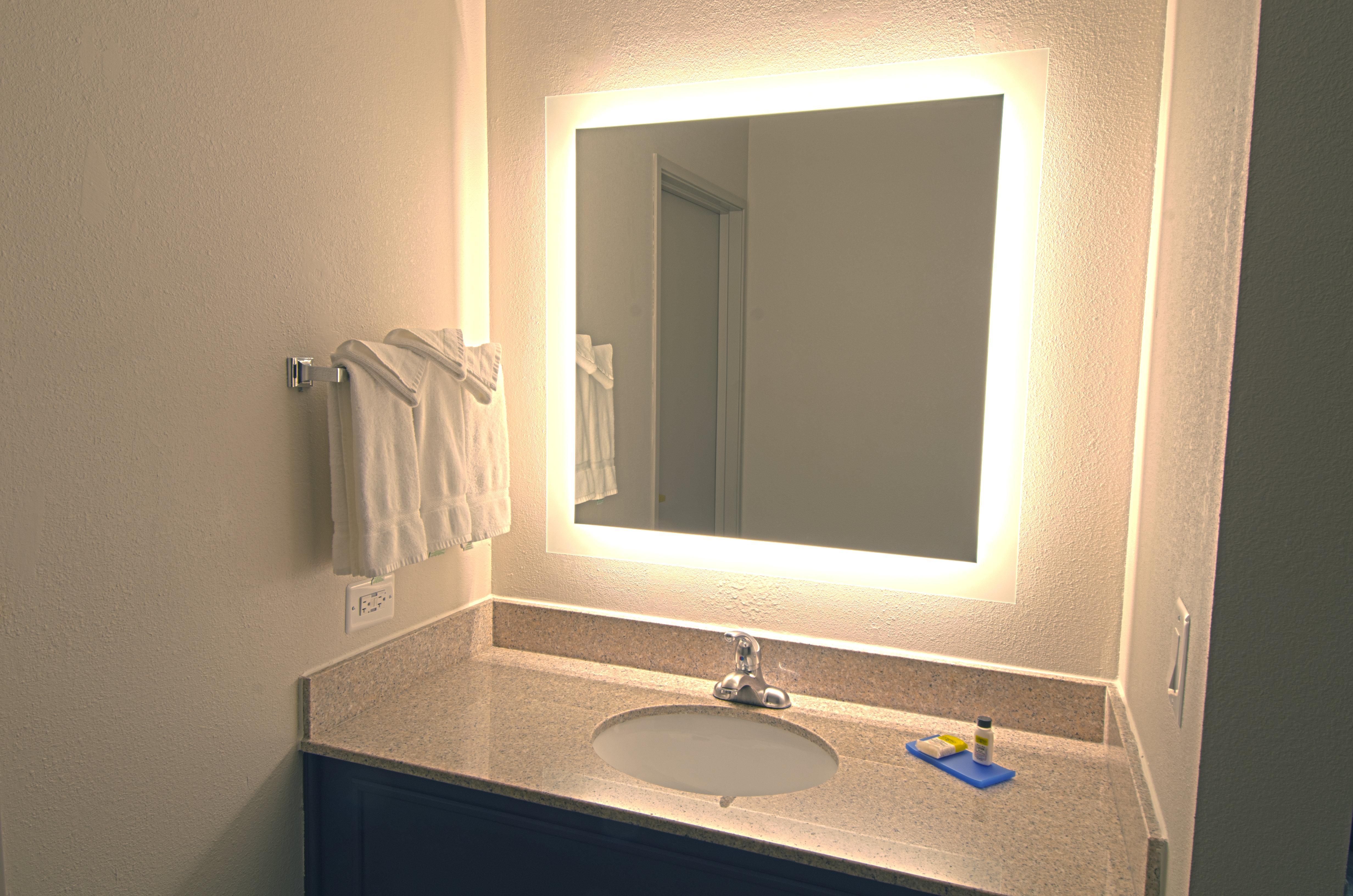 Holiday Inn Express & Suites Chicago-Libertyville By Ihg Екстериор снимка