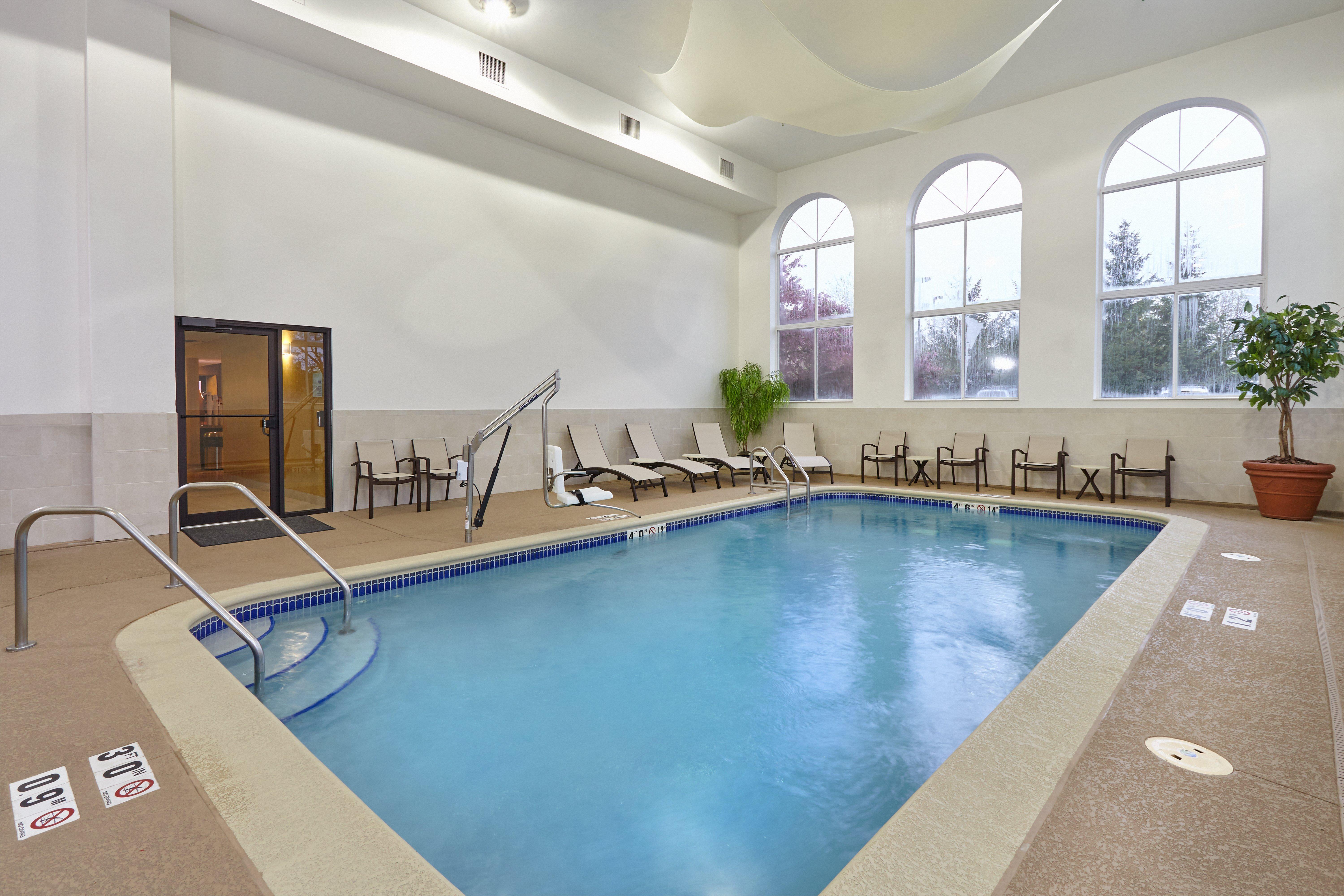 Holiday Inn Express & Suites Chicago-Libertyville By Ihg Екстериор снимка